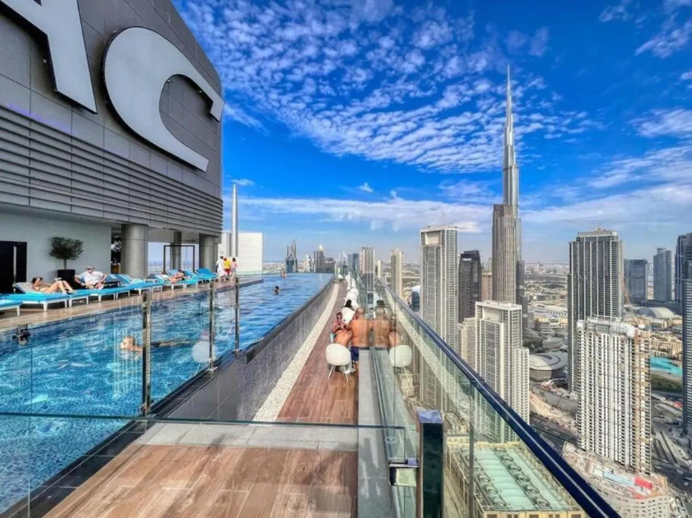 Paramount Hotel Residence Rooftop Infinity Pool Dubai