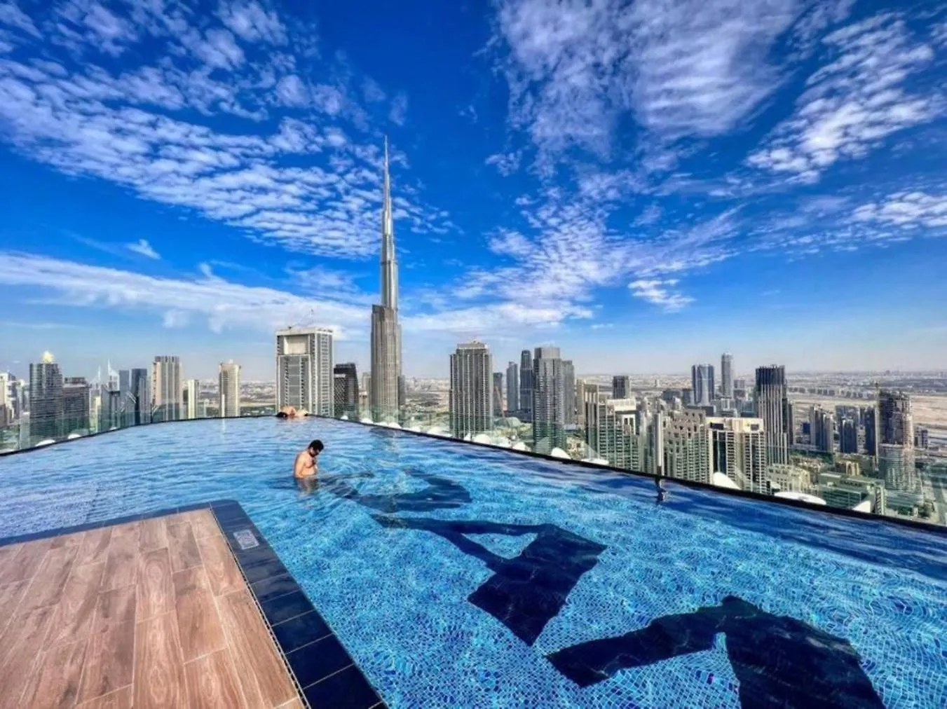 Paramount Hotel Residence Rooftop Infinity Pool Dubai United Arab Emirates