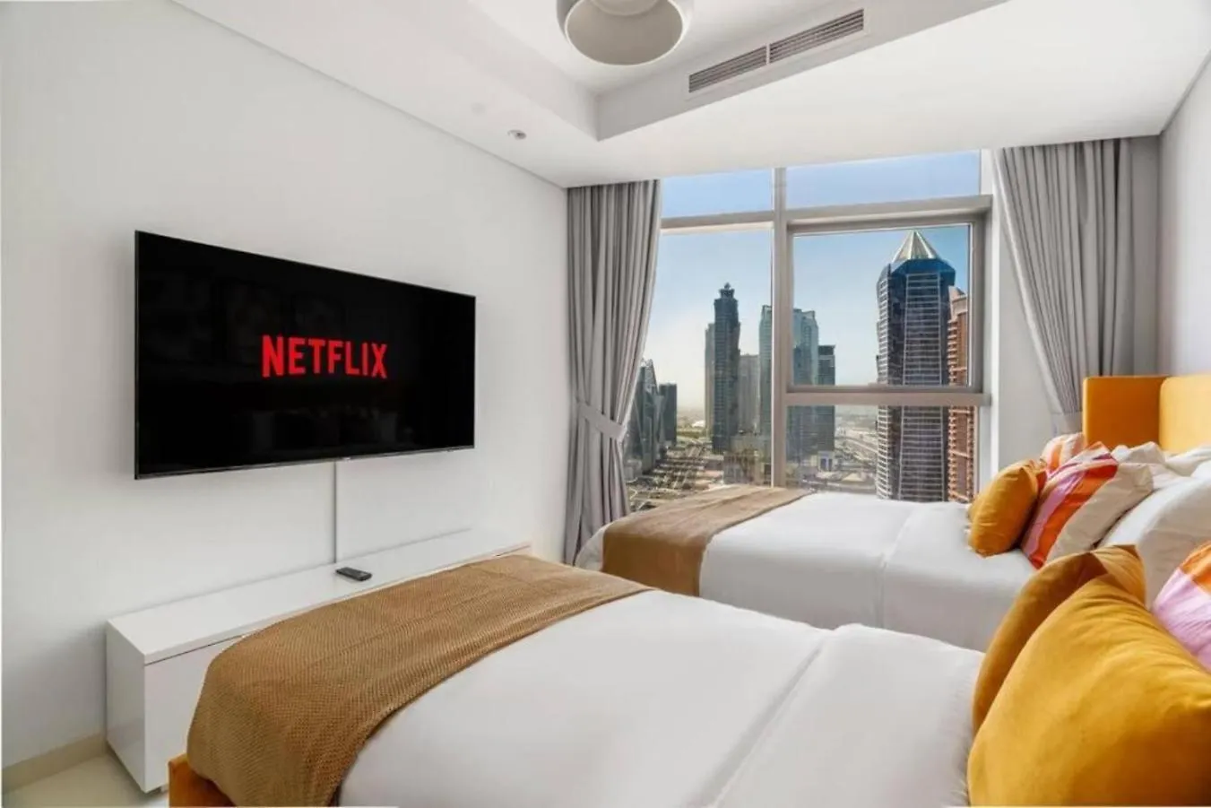 Paramount Hotel Residence Rooftop Infinity Pool Dubai Apartment