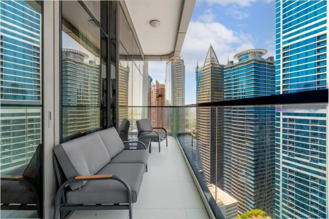 Paramount Hotel Residence Rooftop Infinity Pool Dubai